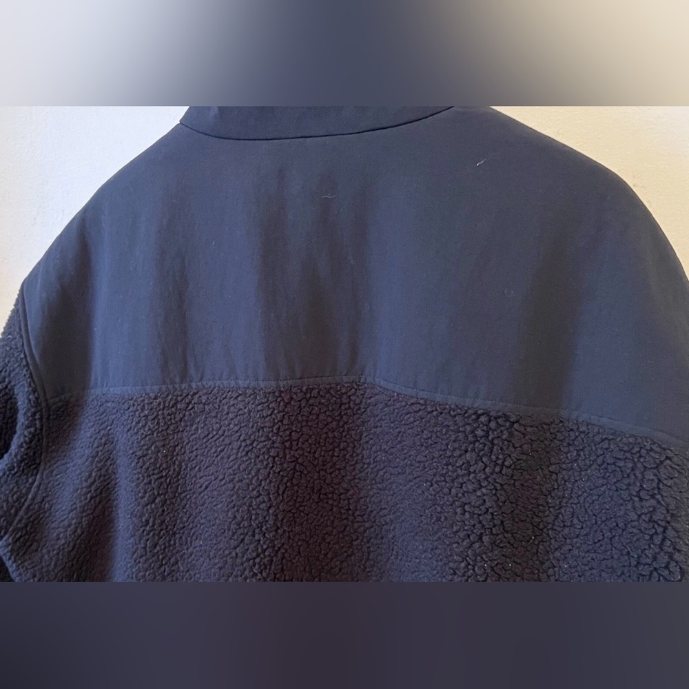 Marmot Wiley Fleece Jacket
Men’s Large
Black
Polartec Thermal Pro 300 fleece
EC - Picture 5 of 14